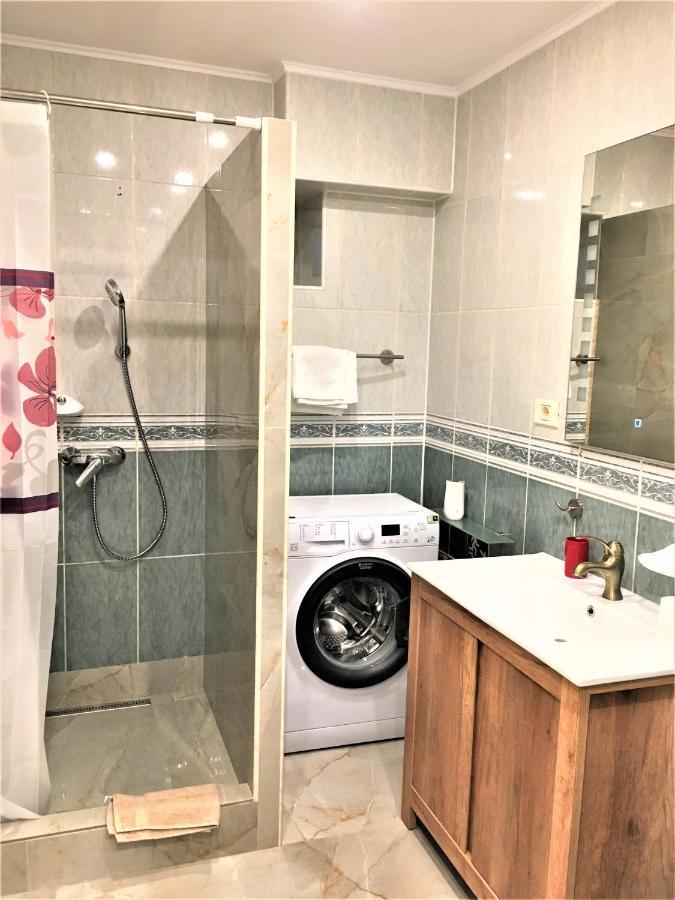 Large Apartment In Ultra-Central Location ブラショフ エクステリア 写真