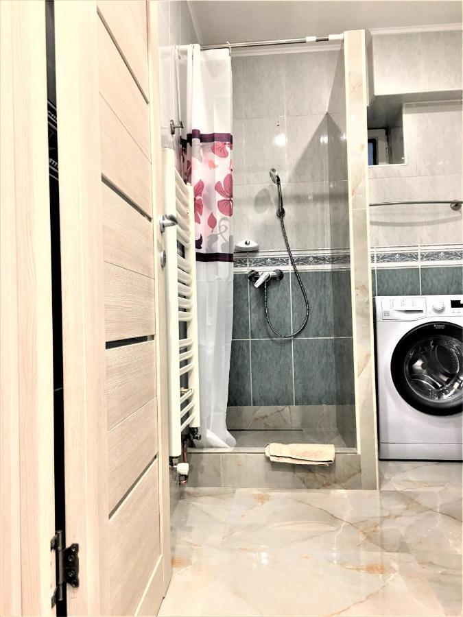 Large Apartment In Ultra-Central Location ブラショフ エクステリア 写真
