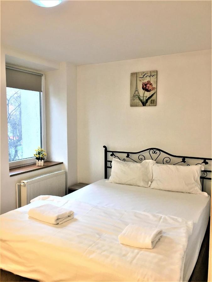 Large Apartment In Ultra-Central Location ブラショフ エクステリア 写真