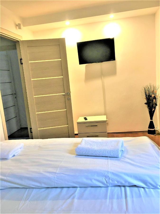 Large Apartment In Ultra-Central Location ブラショフ エクステリア 写真