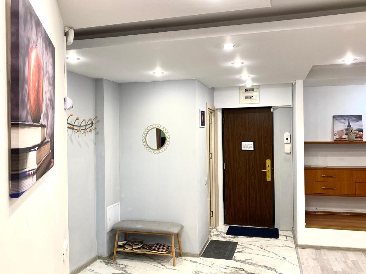 Large Apartment In Ultra-Central Location ブラショフ エクステリア 写真